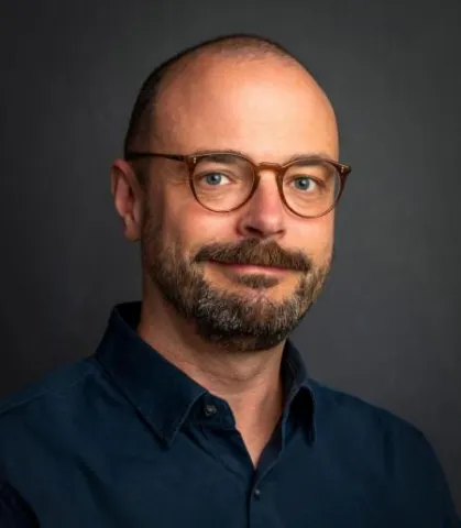 Color portrait of Malte Ziewitz