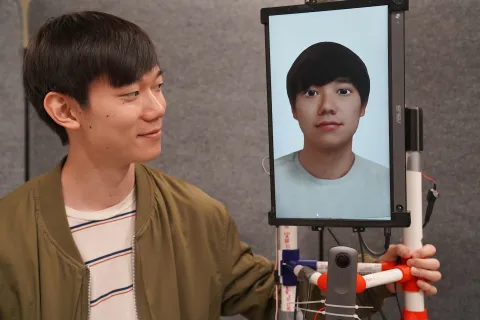 I, robot: Remote proxy collaborates on your behalf