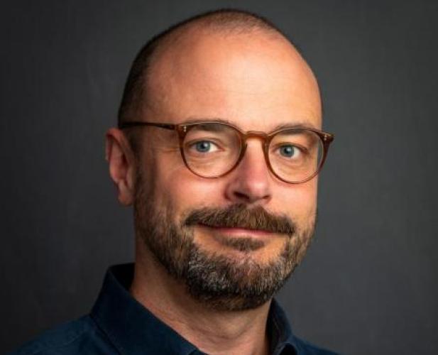 Color portrait of Malte Ziewitz